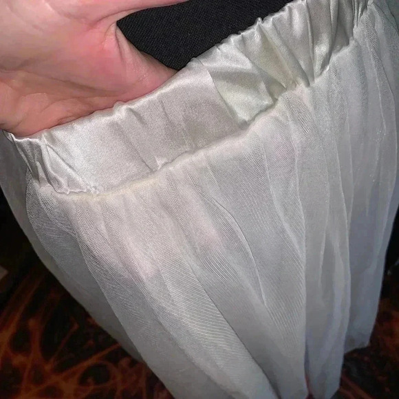 White lace skirt - Picture 3 of 3